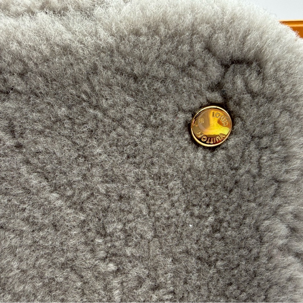 Louis Vuitton Pulsion Lockit Gray Shearling Handbag (2011) - Picture 9 of 16